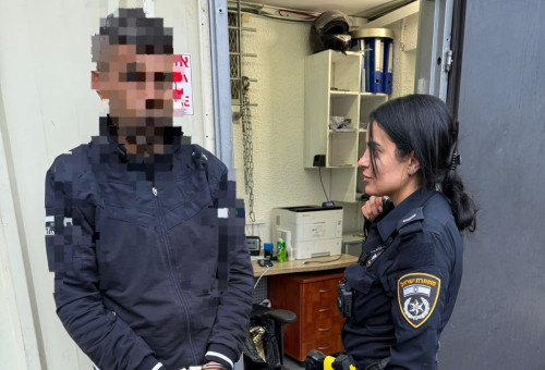 מעצר אחד השב"חים שניסו לגנוב את רכבו של תושב רחובות (צילום: דוברות המשטרה)