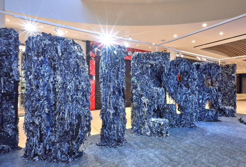 מייצג אופנה של DIESEL בקניון רמת אביב (צילום: שוקה כהן)