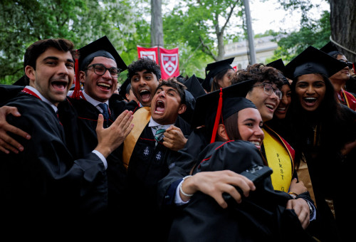 סטודנטים באוניברסיטת קיימברידג' (צילום: רויטרס)