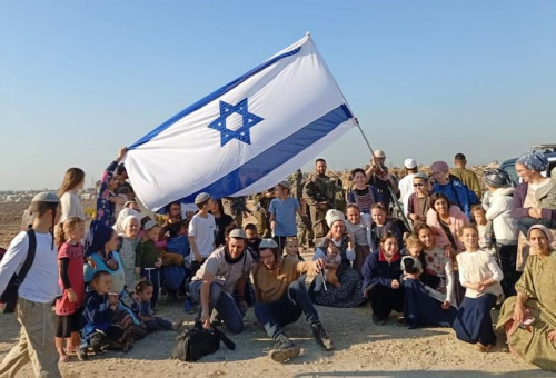 פעילי ימין שהצליחו לחצות גבול לעבר עזה (צילום: תנועת נחלה)