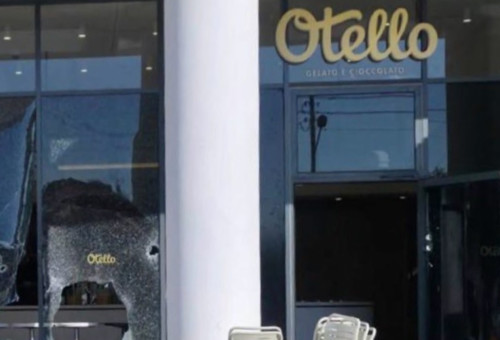 הויטרינה של סניף הגלידריה שהותקפה (צילום: שימוש לפי סעיף 27א')