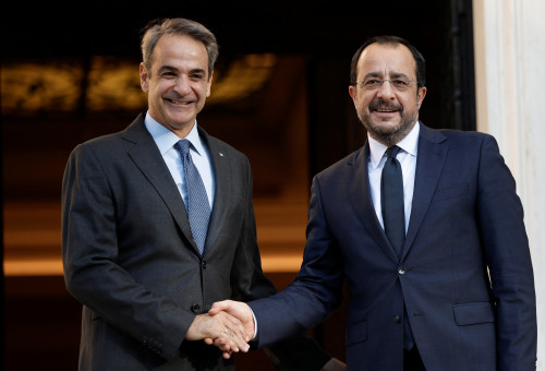 נשיא קפריסין כריסטודולידיס וראש ממשלת יוון מיצוטאקיס (צילום: רויטרס)