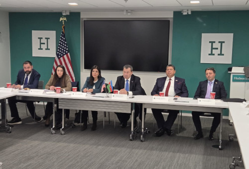 הרב איסייב בביקורו האחרון בושינגטון (צילום:  מזכירות הקהילה הספרדית בבאקו)