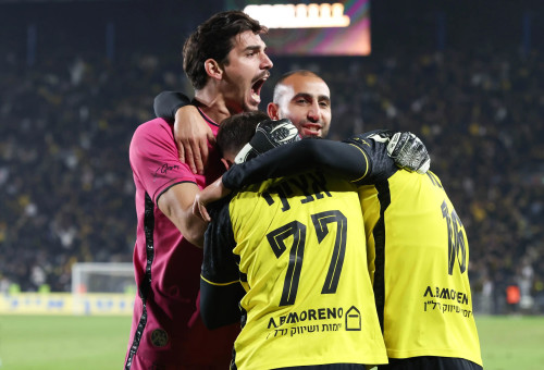 מיגל סילבה ושחקני בית"ר ירושלים חוגגים (צילום: דני מרון)