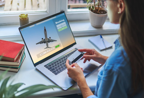 הזמנת כרטיסי טיסה (צילום: שאטרסטוק)