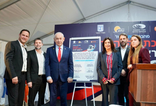 בנימין נתניהו, מירי רגב, בצלאל סמוטריץ'  - הארכת הקו האדום של הרכבת הקלה (צילום: דוברות משרד התחבורה)