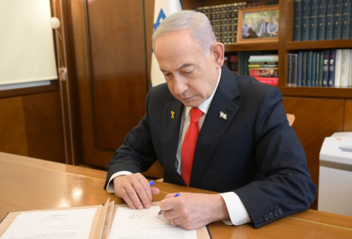 ראש הממשלה חותם על ההכרה בסומלילנד כמדינה עצמאית (צילום: לשכת העיתונות הממשלתית)