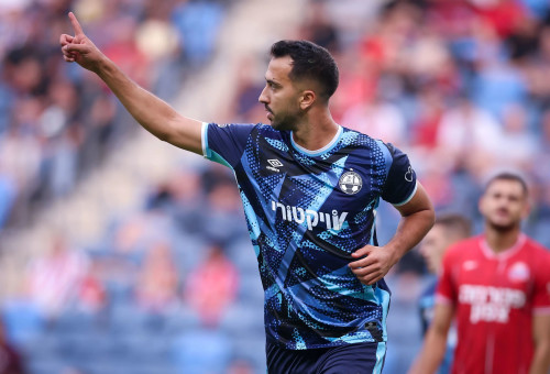 אליאל פרץ שחקן הפועל באר שבע חוגג שער (צילום: מאור אלקסלסי)