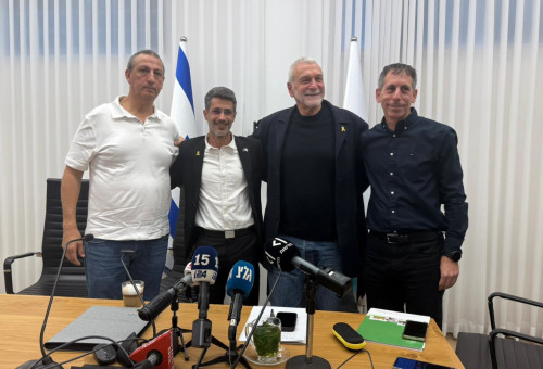 מסיבת עיתונאים משותפת של ארבעה ראשי רשויות מהגליל העליון (צילום: בתיה גלעדי)