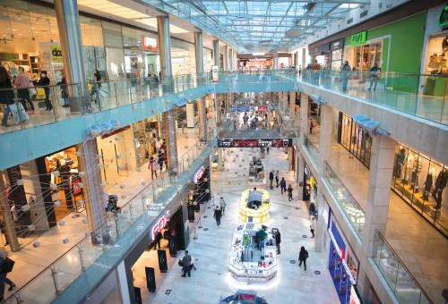 מבלים בקניון (צילום: מרים אלסטר פלאש 90)