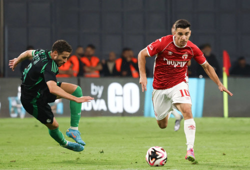 דן ביטון, הפועל באר שבע לצד דולב חזיזה, מכבי חיפה (צילום: דני מרון)