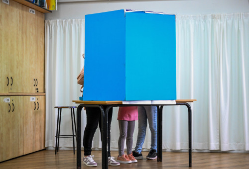 הצבעה בבחירות (צילום: פלאש 90)