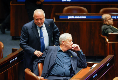 בני גנץ, אביגדור ליברמן בישיבת 40 חתימות (צילום: נועם מושקוביץ, דוברות הכנסת)