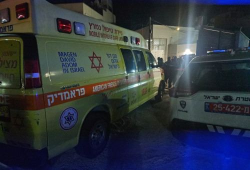 משטרה ומד"א בזירת הירי בנצרת (צילום: תיעוד מבצעי מד"א)