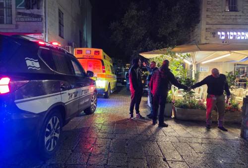 הזירה בחיפה בה נפל אדם אל מותו (צילום: תיעוד מבצעי מד"א)