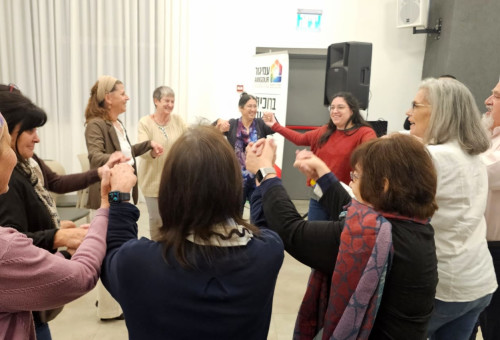 עולים חדשים שהגיעו מיוהנסבורג לנתניה (צילום: רון רחמים)