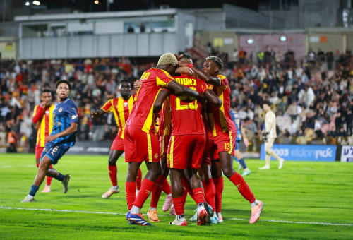 שחקני מ.ס. אשדוד חוגגים (צילום: לירון מולדובן)