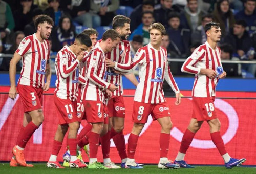 הכריע. גריזמן חוגג עם החברים (צילום: GettyImages, Jose Manuel Alvarez Rey)