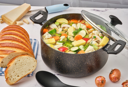 חם ומנחם. מרק ירקות חורפי עשיר (צילום: באדיבות סולתם,גיל אבירם)