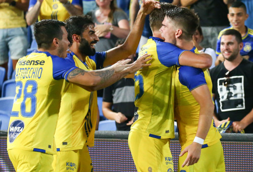 קיארטנסון חוגג שער של מכבי (צילום: דני מרון)