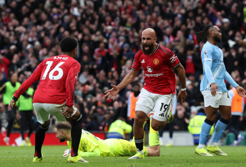 בריאן אמבומו, שחקן מנצ'סטר יונייטד (צילום: GettyImages, Darren Staples / AFP)