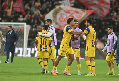 שחקני מכבי תל אביב, שגיב יחזקאל, טייריס אסנטה, רז שלמה, קרווין אנדרדה (צילום: אבי רוקח)