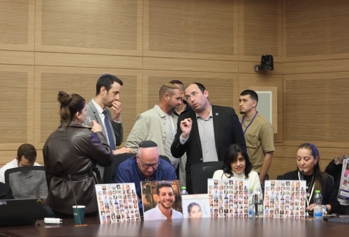 ח"כ שמחה רוטמן בוועדת חוקה, בדיון על חוק ועדת חקירה (צילום: מרק ישראל סלם)