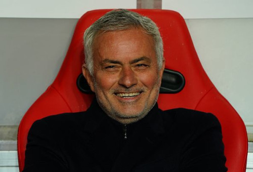 ז'וזה מוריניו מאמן בנפיקה (צילום: Gualter Fatia)