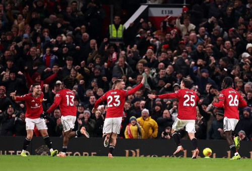 שחקני מנצ'סטר יונייטד חוגגים (צילום: Carl Recine)