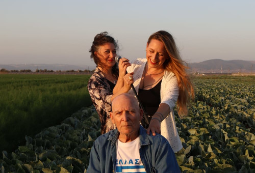 עוזי מאירי עם בנותיו רינת ונעמי (צילום: אלעד דרור)