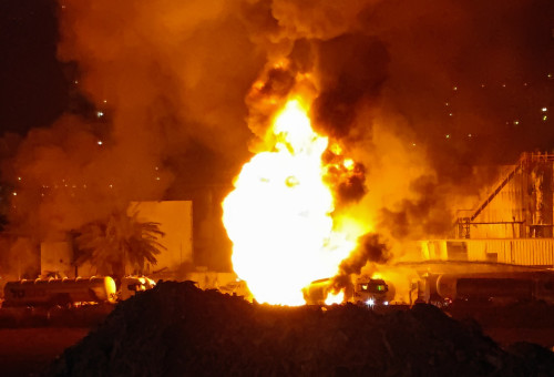 פגיעת הטיל האיראני בבניין בחיפה (צילום: מרדכי בליתי, פלאש 90)