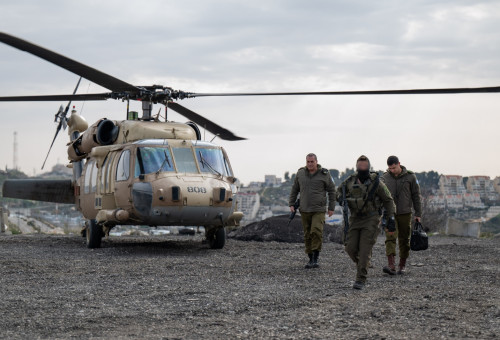 חיילי צה"ל והרמטכ"ל בשטח (צילום: דובר צה"ל)