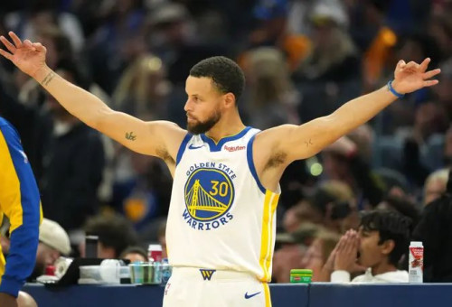 23 נקודות ושלשה שסגרה עניין. סטף קרי חוגג (צילום: רויטרס)