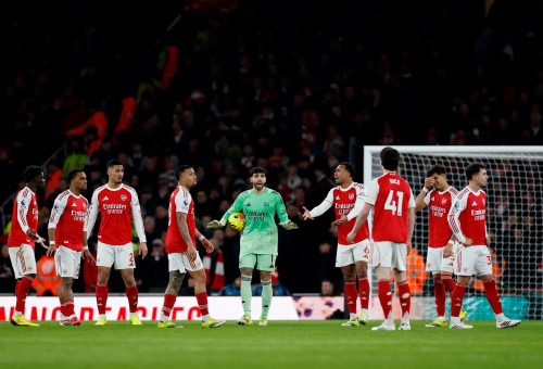 דויד ראיה ושחקני ארסנל (צילום: רויטרס)