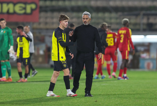 ברק יצחקי עם עדי יונה, בית"ר ירושלים (צילום: לירון מולדובן)