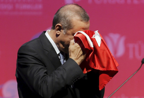 ארדואן בוכה (צילום:  REUTERS/Umit Bektas)