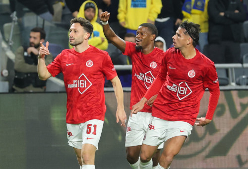 צ'יקו חוגג עם אלטמן (צילום: אודי ציטיאט)