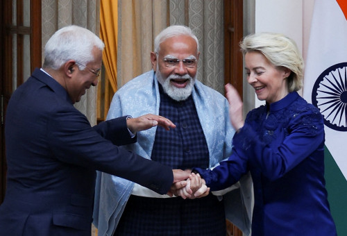 אורסולה פון דר לין, נרנדרה מודי ואנטוניו קוסטה (צילום: רויטרס)