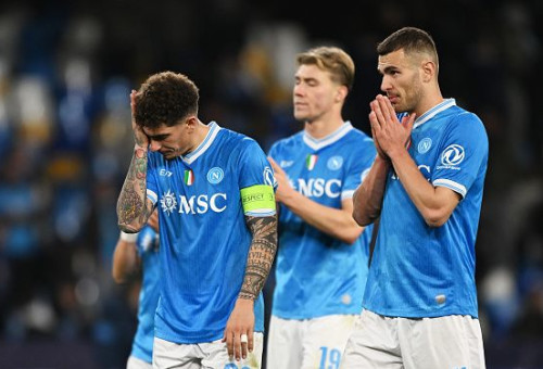 שחקני נאפולי מאוכזים (צילום: Francesco Pecoraro)