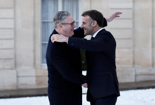 עמנואל מקרון וקיר סטארמר (צילום: רויטרס)