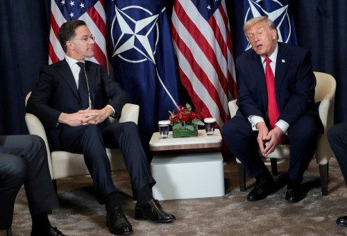 דונלד טראמפ ומזכ"ל נאט"ו מארק רוטה (צילום: רויטרס)