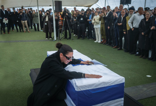 הלווייתו של רן גואילי ז"ל בבית העלמין במיתר (צילום: חיים גולדברג, פלאש 90)