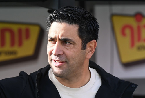 אליניב ברדה מאמן הפועל תל אביב (צילום: ברני ארדוב)