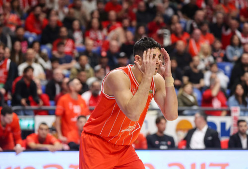 איתי שגב שחקן הפועל תל אביב (צילום: לירון מולדובן)