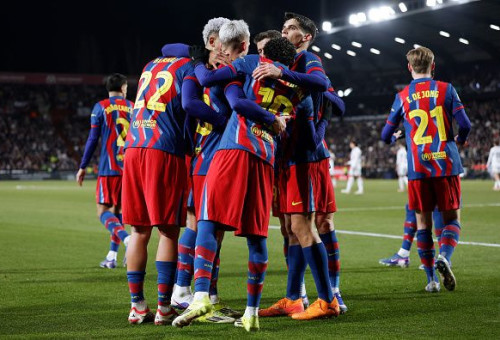 שחקני ברצלונה חוגגים (צילום: Gettyimages)
