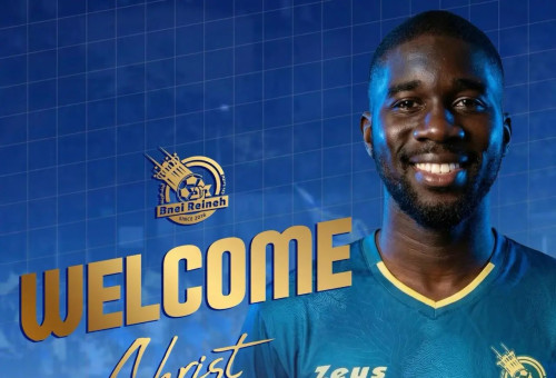 כריסט טיהי במדי בני ריינה (צילום: אתר רשמי, בני ריינה)