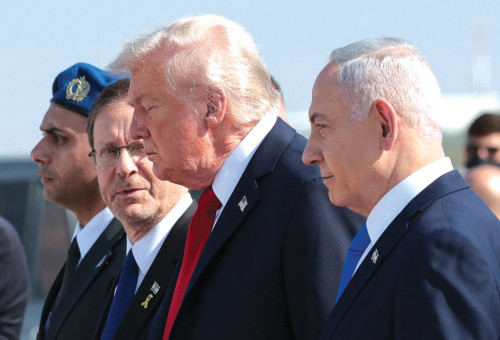 בנימין נתניהו, דונלד טראמפ ויצחק הרצוג, 13.10.25 (צילום: רויטרס)