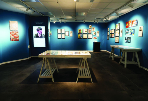 חדר "גיבורי החיל וגיבורות המלחמה" בתערוכת האיור והקומיקס "גיבורים כחול לבן"  (צילום: המוזיאון הישראלי לקריקטורה וקומיקס)