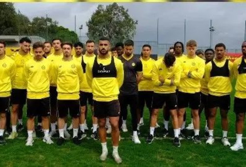 שחקני מכבי נתניה מתנצלים בפני האוהדים על התבוסה 8:2 לבית"ר (צילום: אתר רשמי, מכבי נתניה)