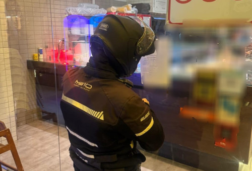 צו סגירה לעסק בתל אביב (צילום: דוברות המשטרה)